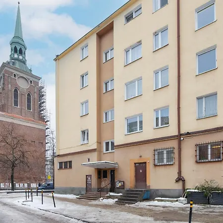 Apartment Stylish & Comfortable With Balcony In Central By Renters