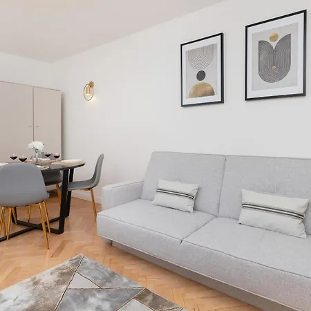 Stylish & Comfortable With Balcony In Central By Renters Gdansk