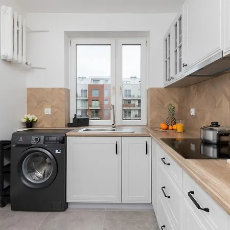 Apartment Stylish & Comfortable With Balcony In Central By Renters Gdansk