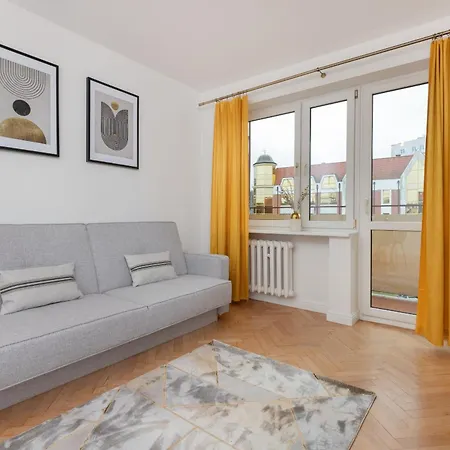 Apartment Stylish & Comfortable With Balcony In Central By Renters