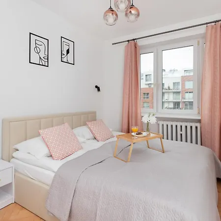 Stylish & Comfortable With Balcony In Central By Renters * Gdańsk